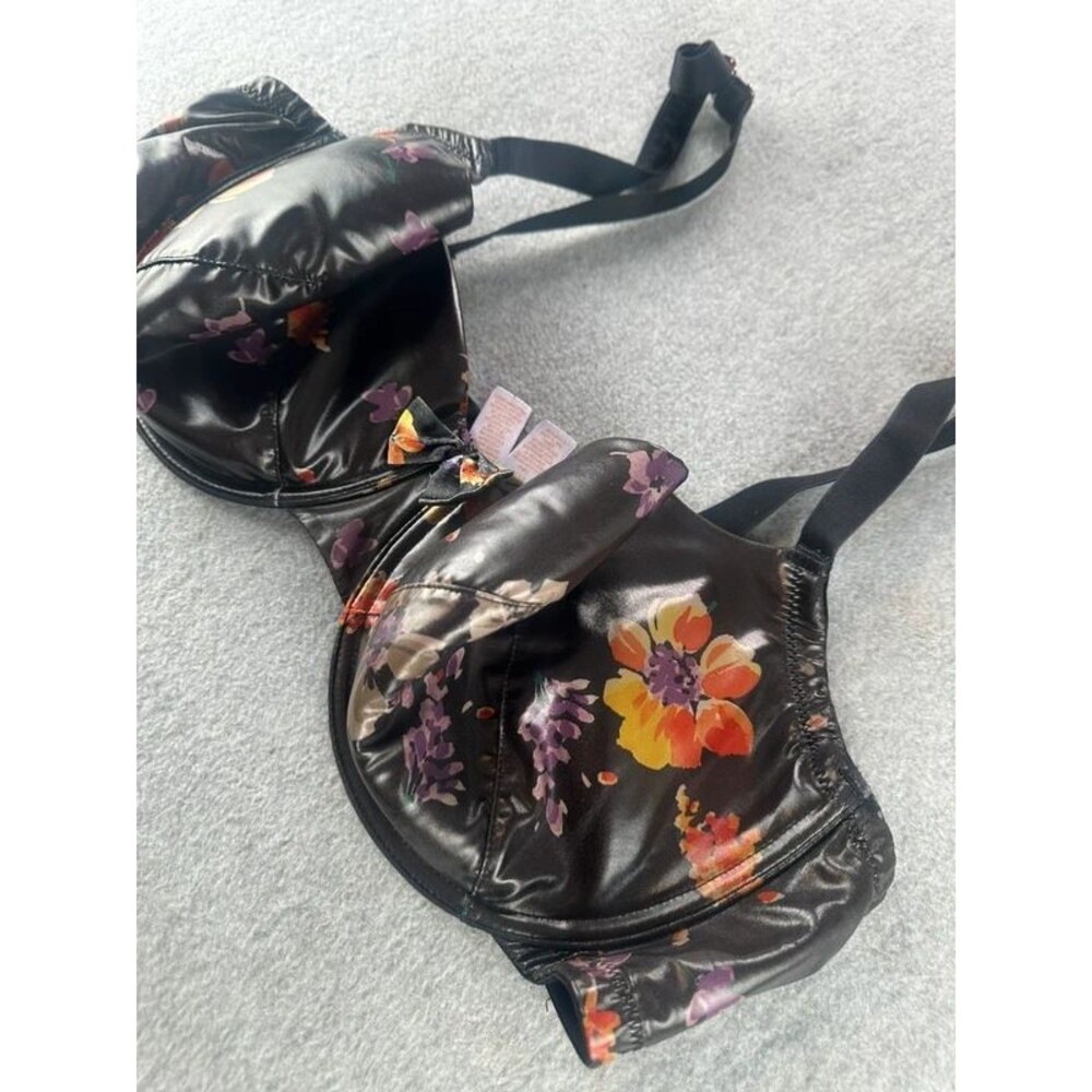 Saveage X Fenty Floral Bra Size 40DDD Wired Light Padding Adjustable Straps